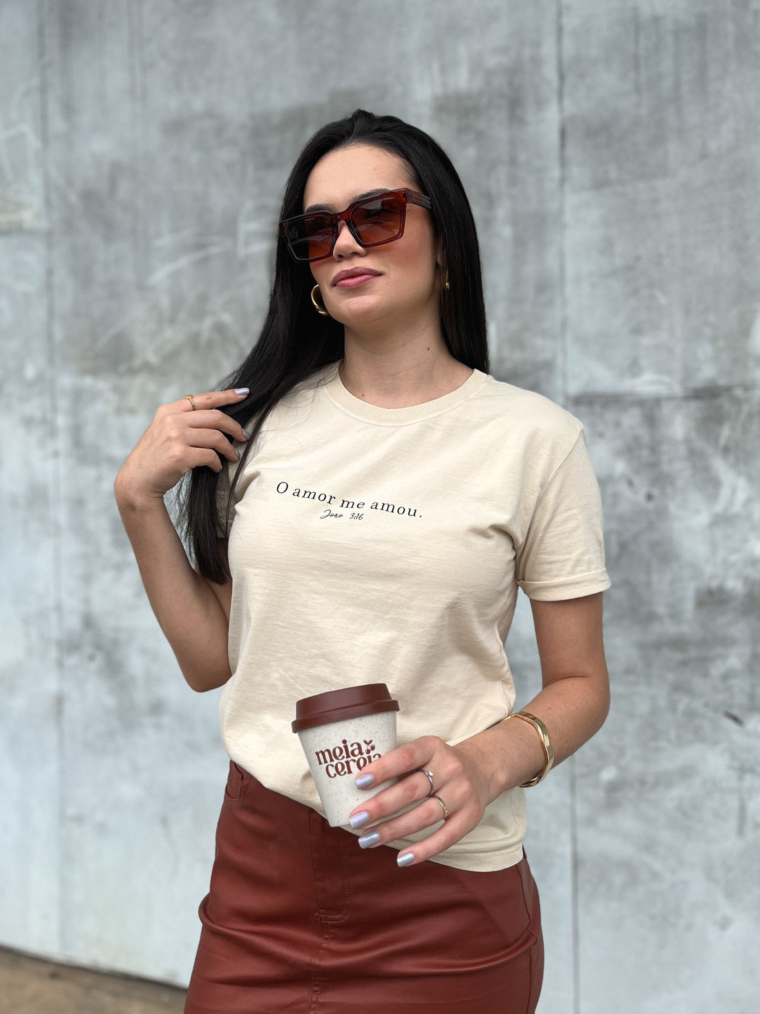 Tshirt Premium - O Amor me Amou - Bege Tshirt Premium - O Amor me Amou - Bege