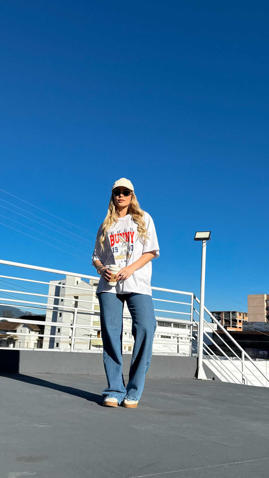 T-shirt Oversized - Pernalonga DTF - Off White