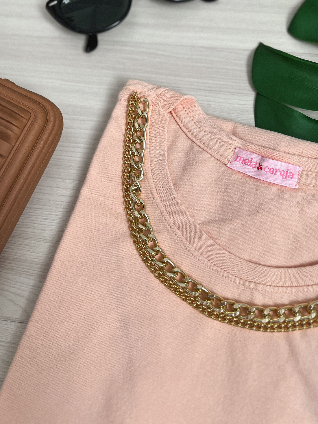 Tshirt Basic - Detalhe de corrente - Salmão Tshirt Basic - Detalhe de corrente - Salmão