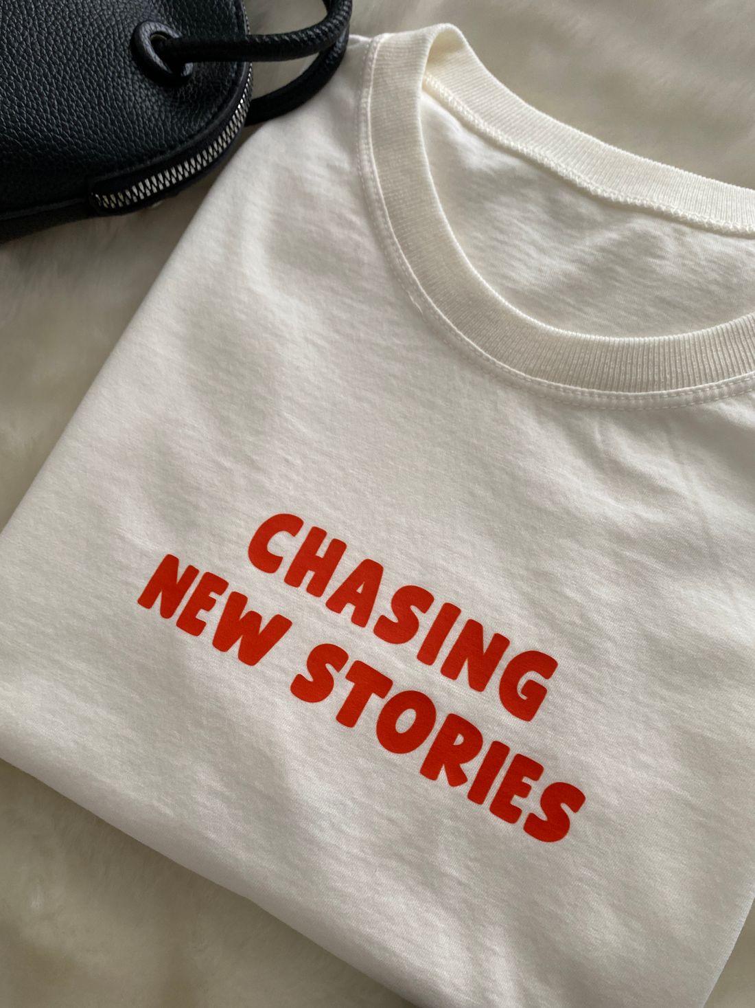 Tshirt Premium - Chasing New Stories - Off White