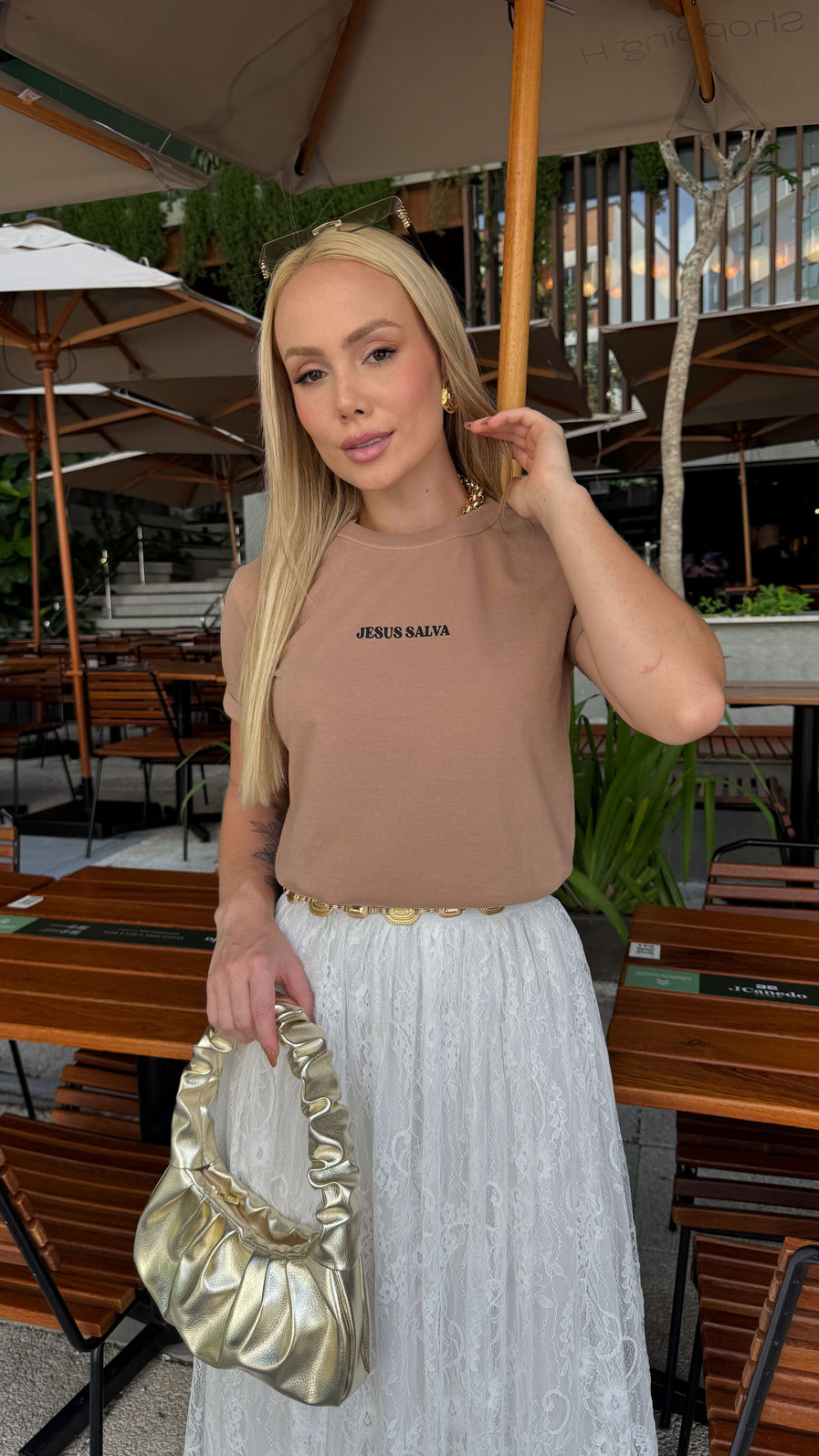 Tshirt Premium - Jesus Salva - Marrom Claro Tshirt Premium - Jesus Salva - Marrom Claro