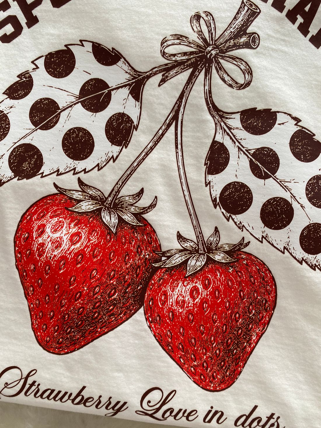 Tshirt Premium - Spotted Charm Morango - Off White