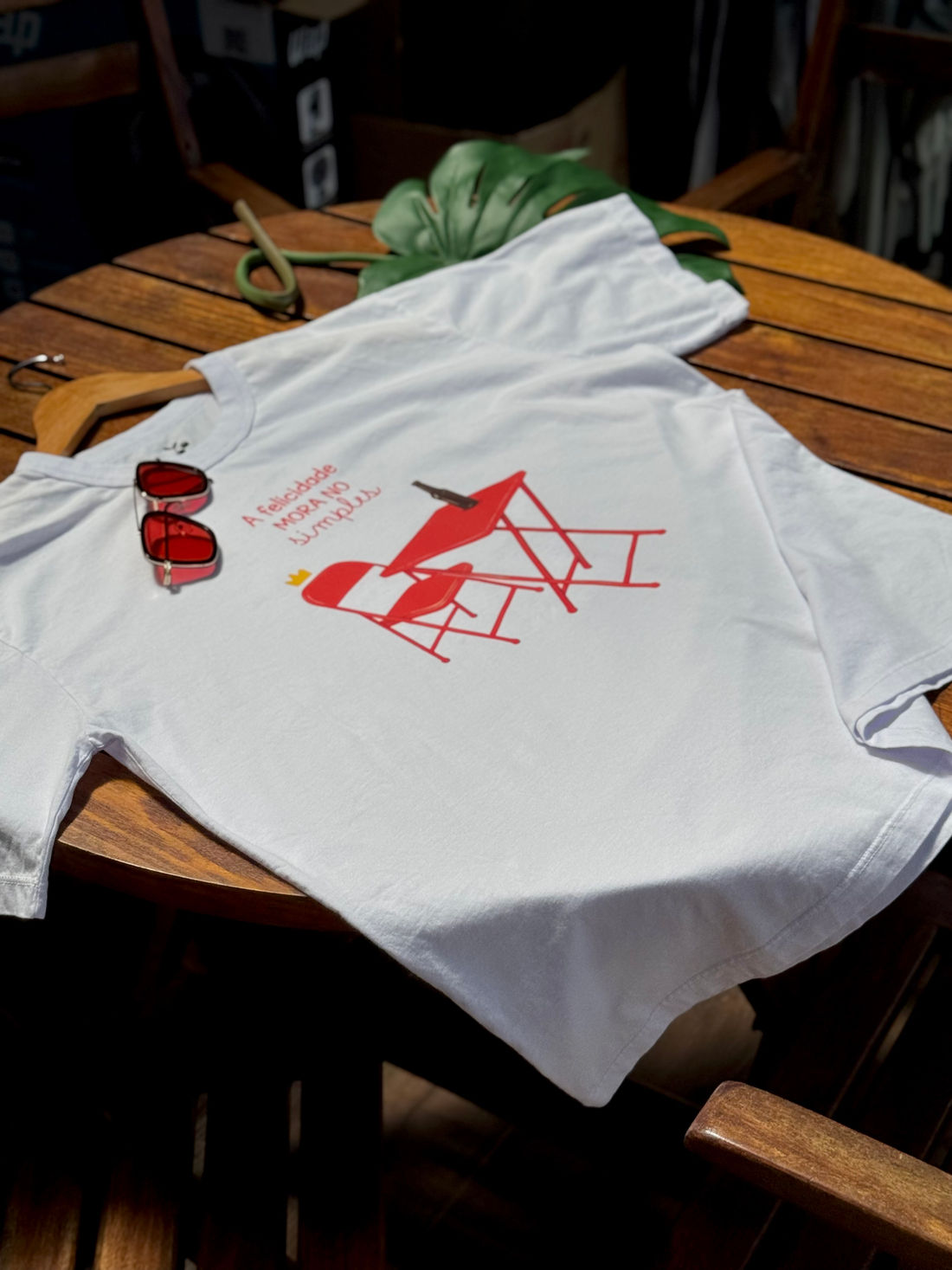 T-shirt Oversized - A Felicidade Mora no Simples DTF - Branca T-shirt Oversized - A Felicidade Mora no Simples DTF - Branca