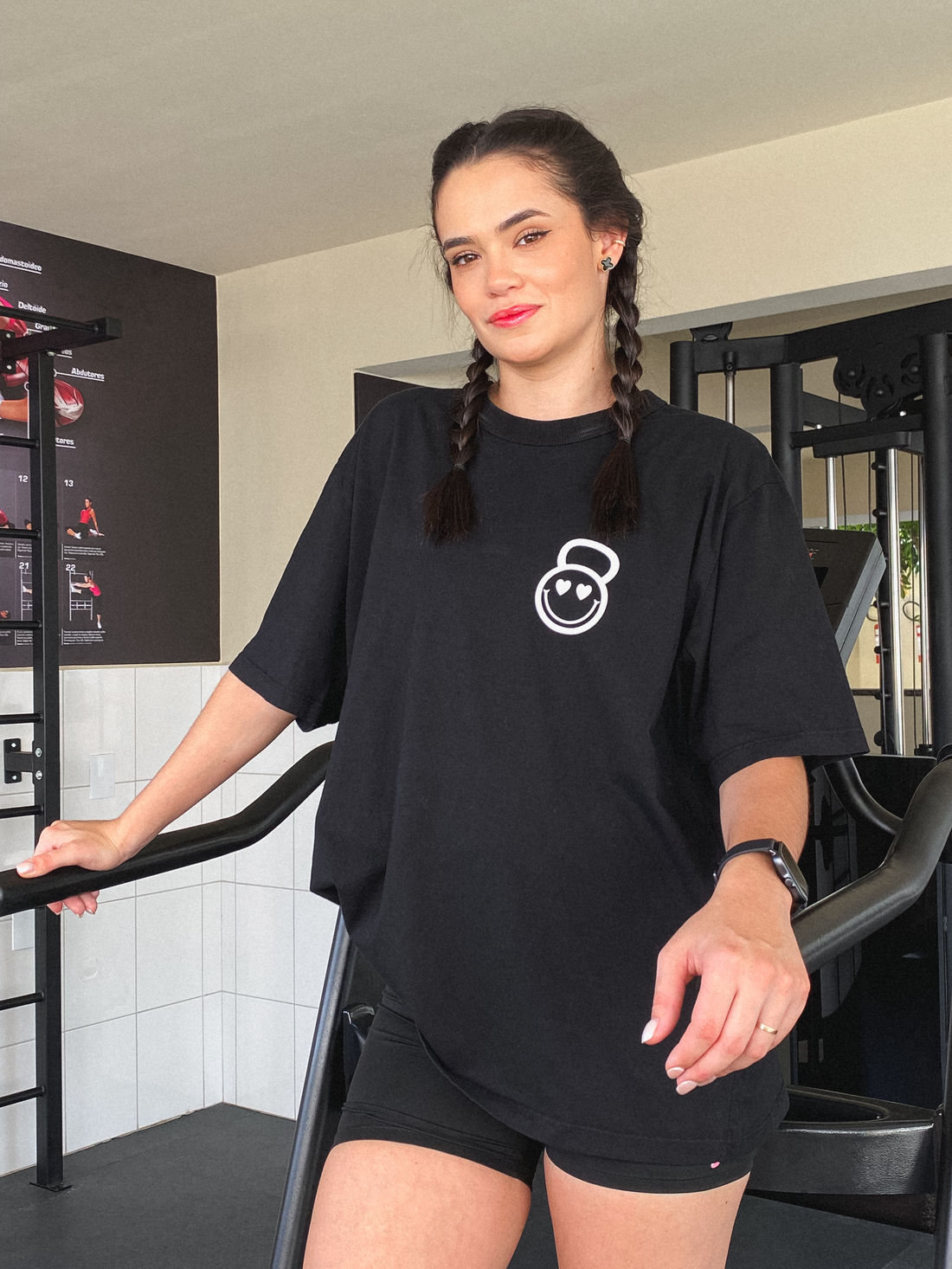 Tshirt Oversized - Peso sorrindo - Preto