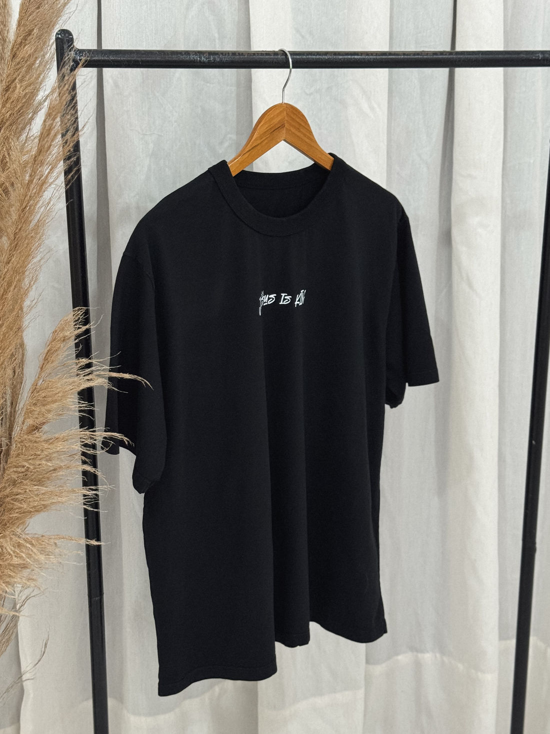 T-shirt Oversized - Jesus is King - Preta