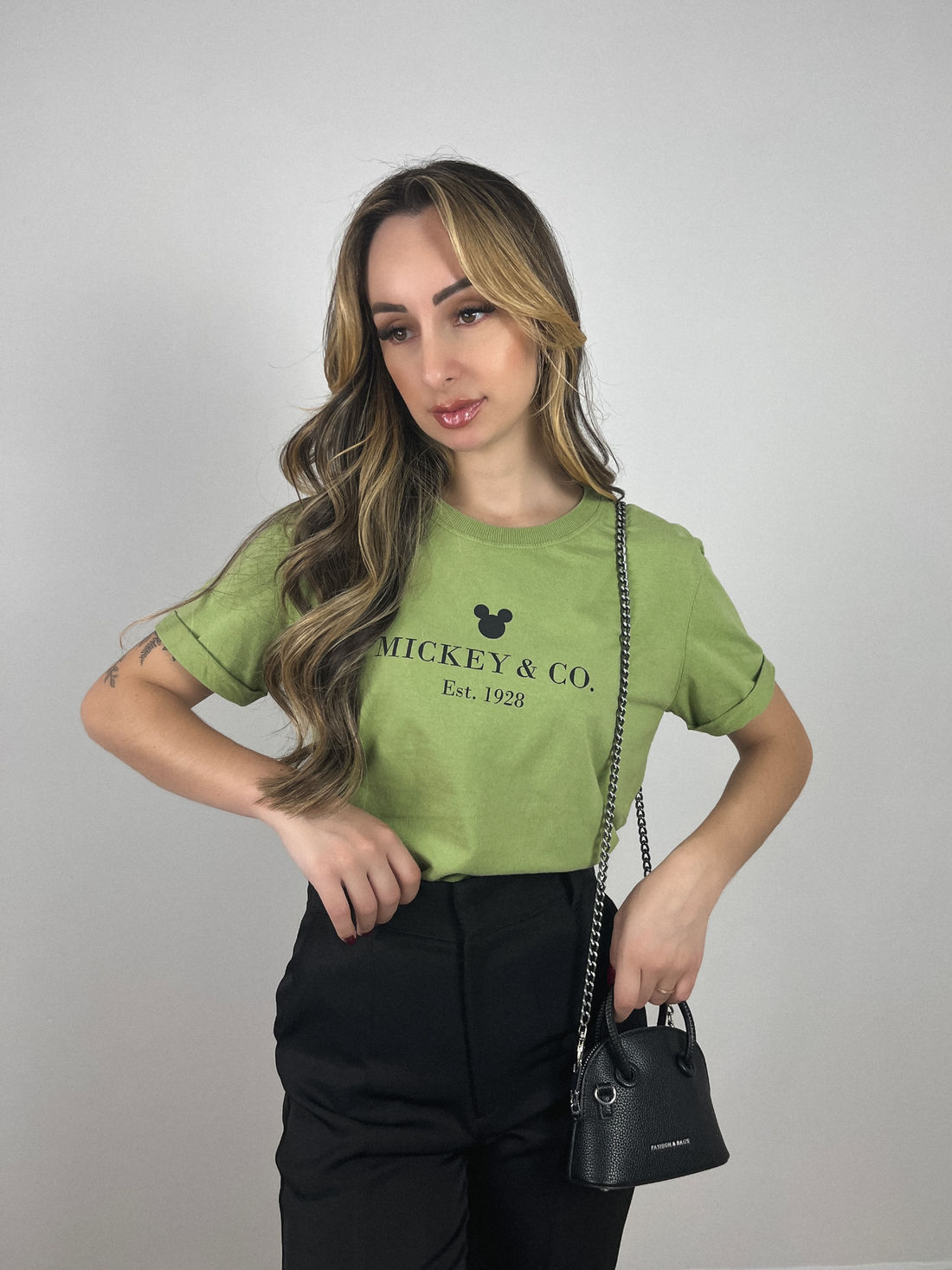 Tshirt Premium - Mickey&Co - Verde Envelhecido Tshirt Premium - Mickey&Co - Verde Envelhecido