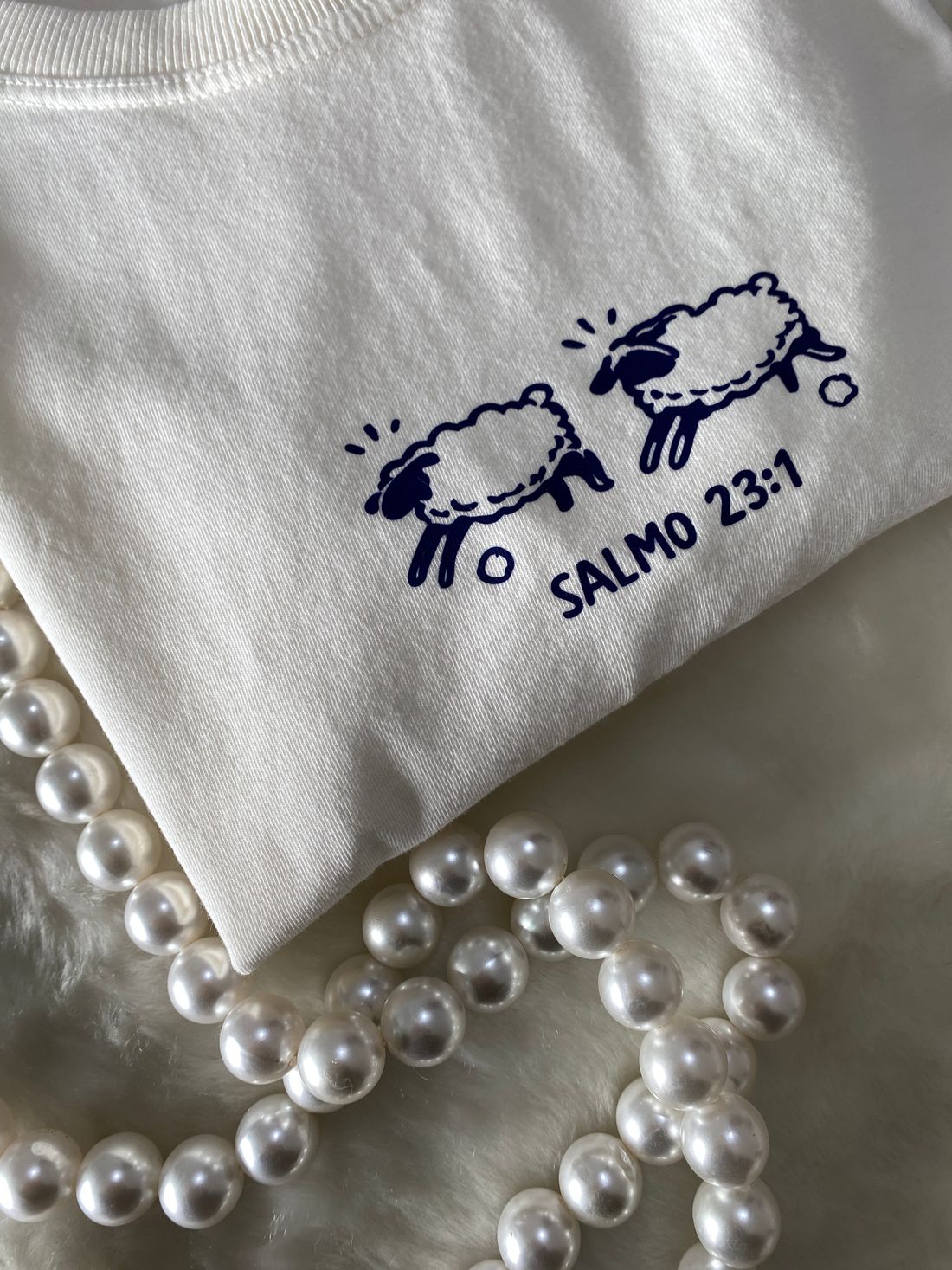 Tshirt Premium - Salmos 23:1 Ovelhinha - Off White Tshirt Premium - Salmos 23:1 Ovelhinha - Off White