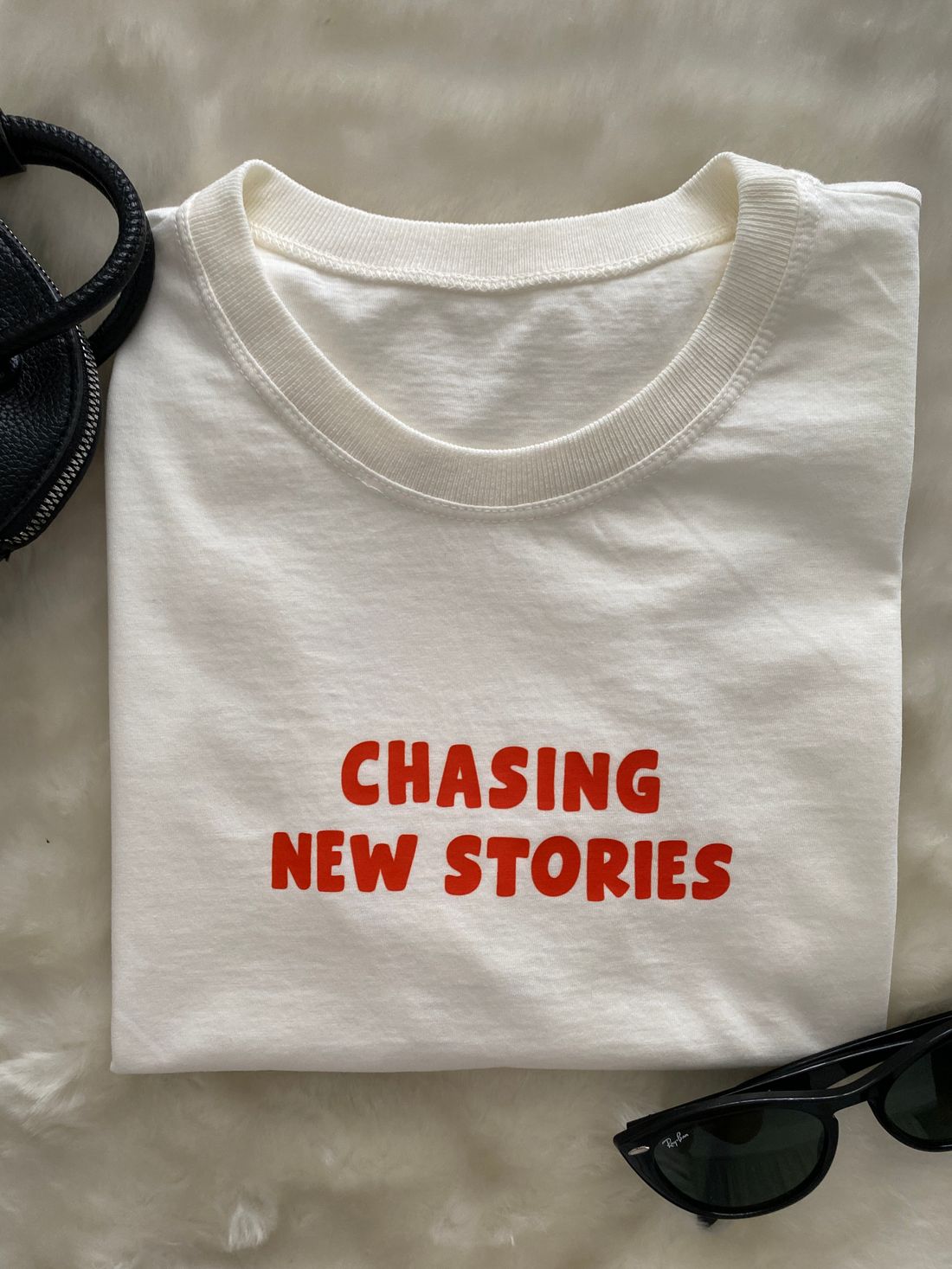 Tshirt Premium - Chasing New Stories - Off White