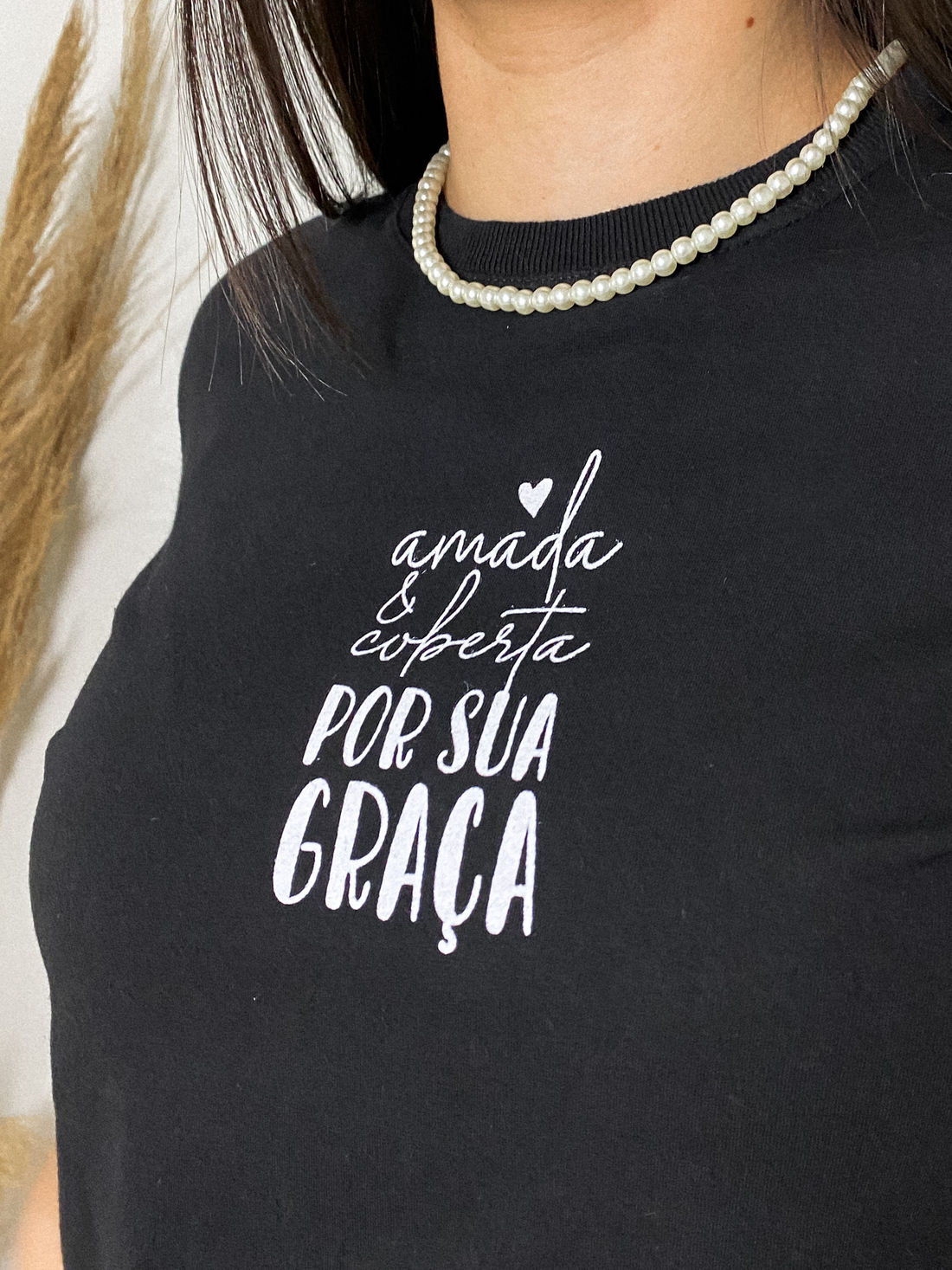 Tshirt Premium - Amada e Coberta Por Sua Graça - Preto Tshirt Premium - Amada e Coberta Por Sua Graça - Preto