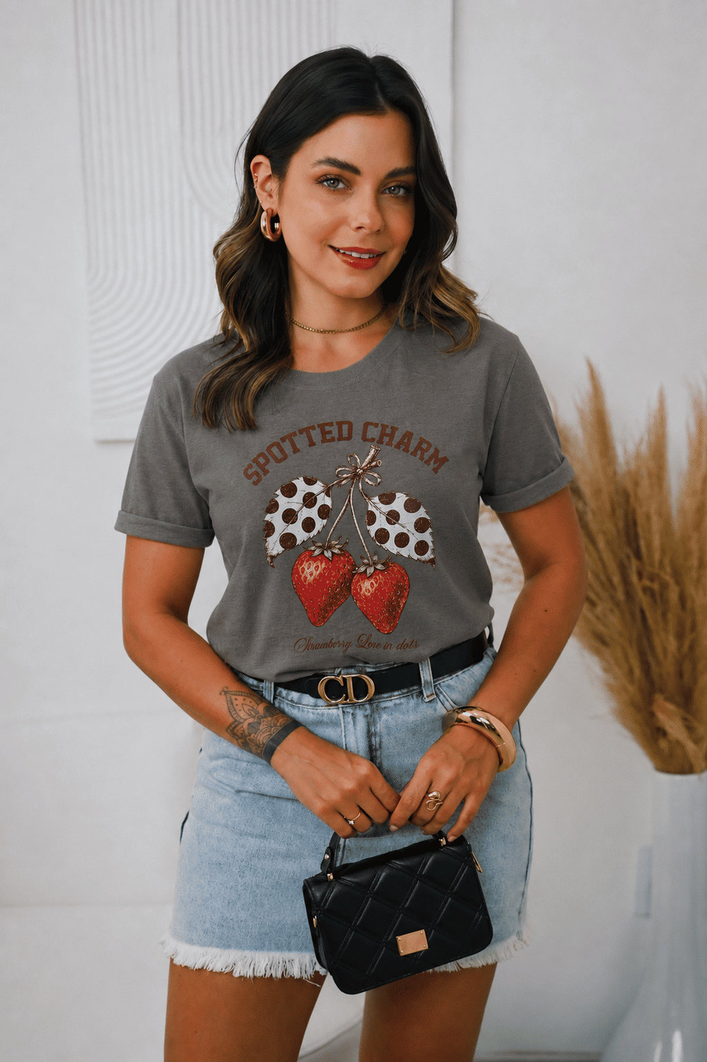 Tshirt Premium - Spotted Charm Morango - Cinza Tshirt Premium - Spotted Charm Morango - Cinza