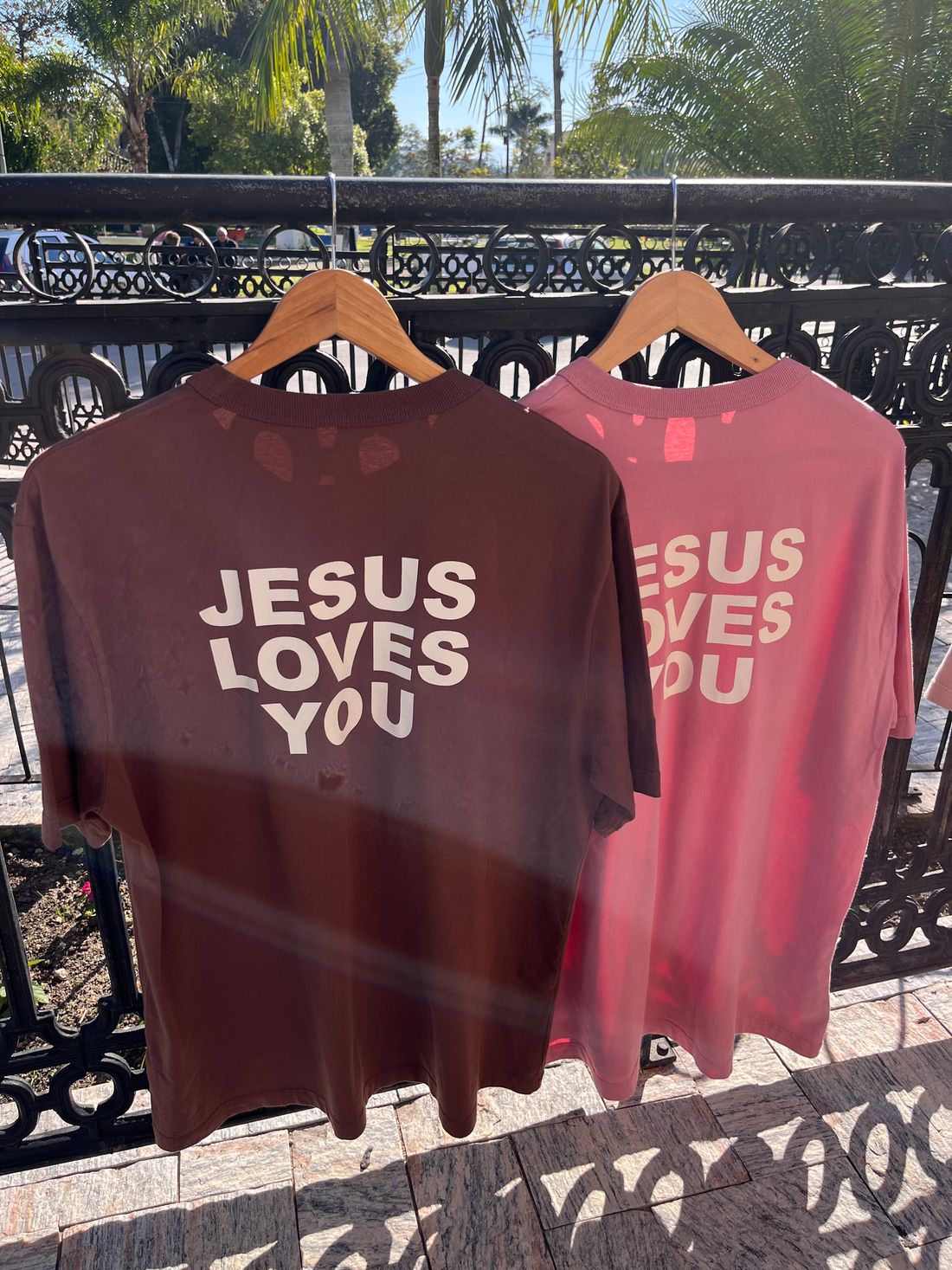 Tshirt Oversized - Jesus loves You - Marrom Tshirt Oversized - Jesus loves You - Marrom