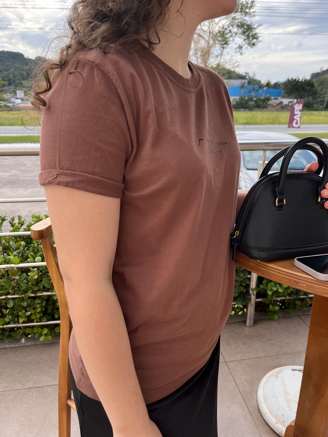 Tshirt Premium - Em tudo dai Graças - Marrom Tshirt Premium - Em tudo dai Graças - Marrom