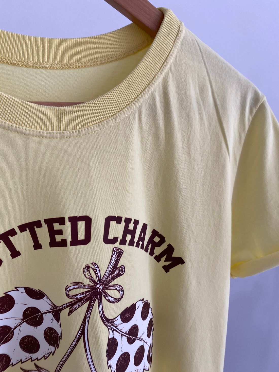 Tshirt Premium - Spotted Charm Morango - Amarelo Manteiga