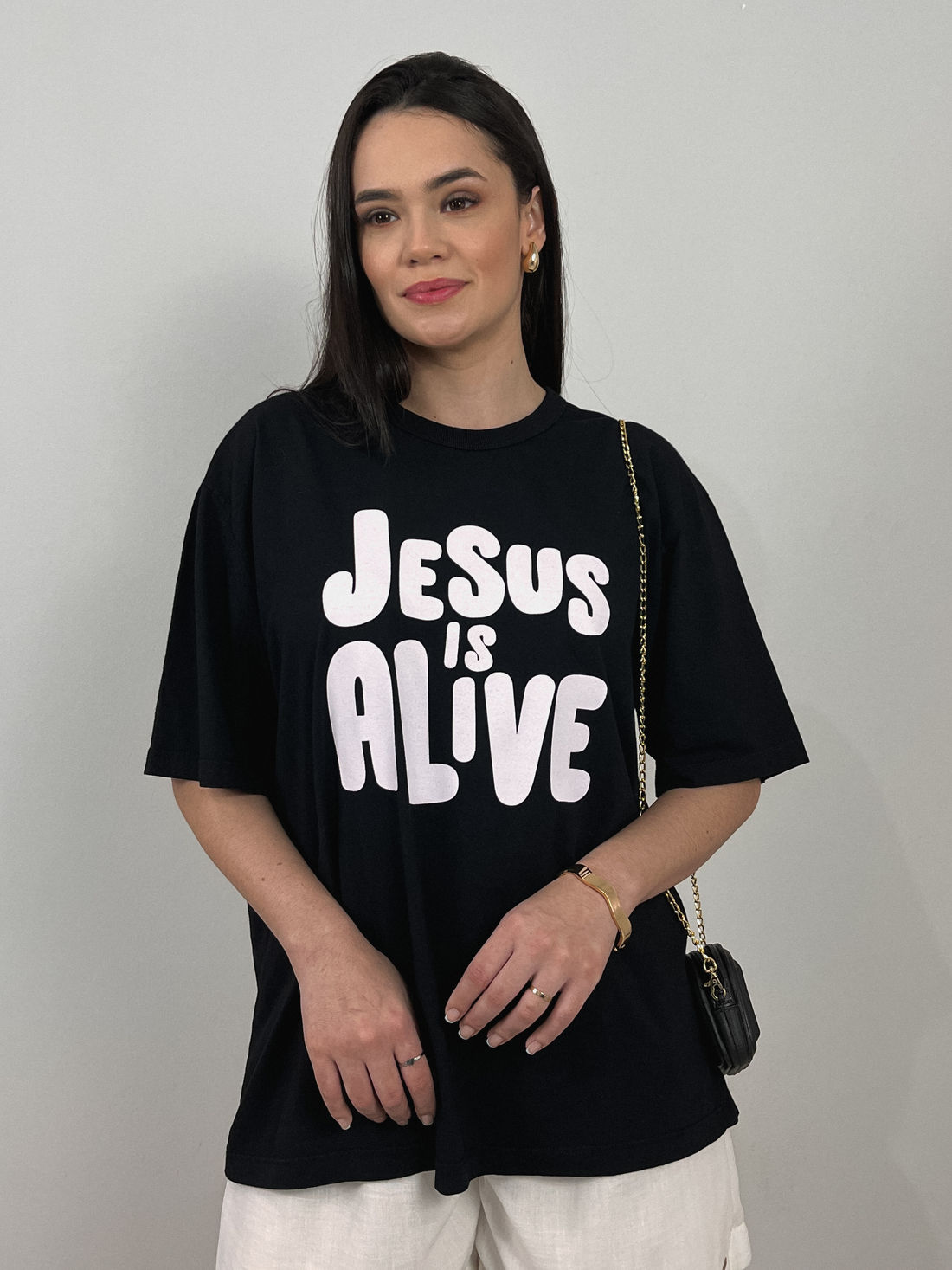 Tshirt Oversized - Jesus is Alive - Preto