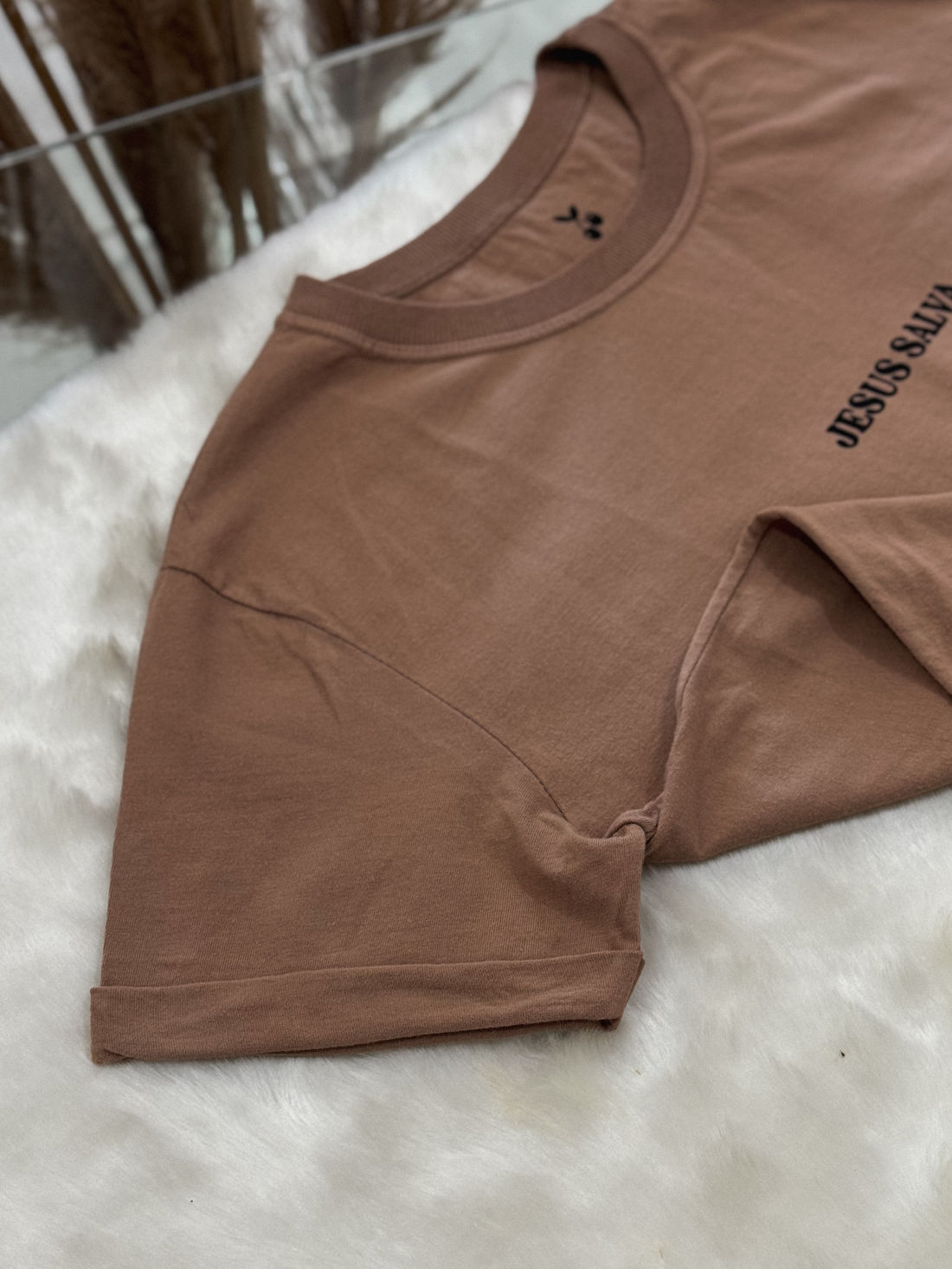 Tshirt Premium - Jesus Salva - Marrom Claro Tshirt Premium - Jesus Salva - Marrom Claro