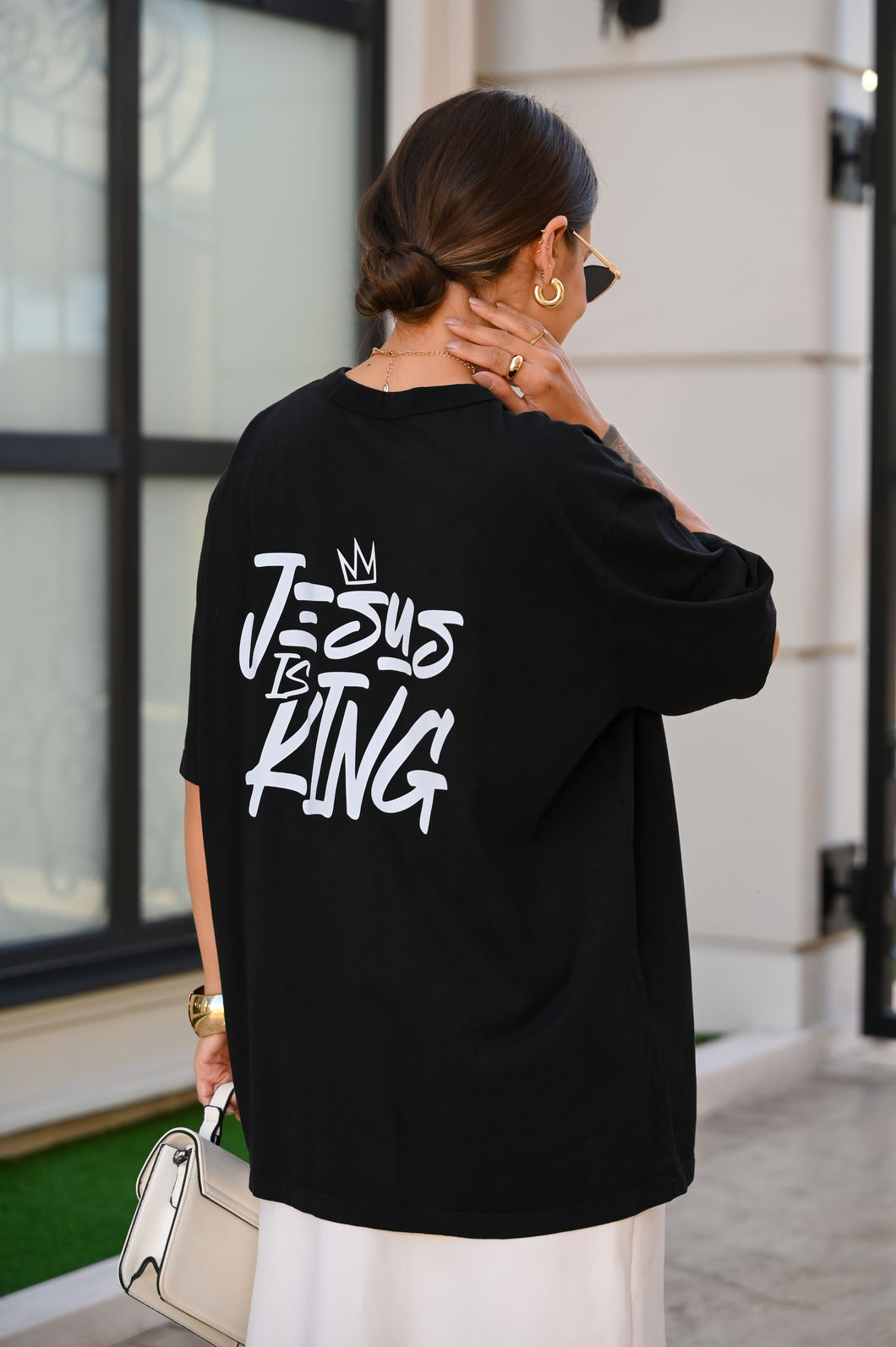 T-shirt Oversized - Jesus is King - Preta