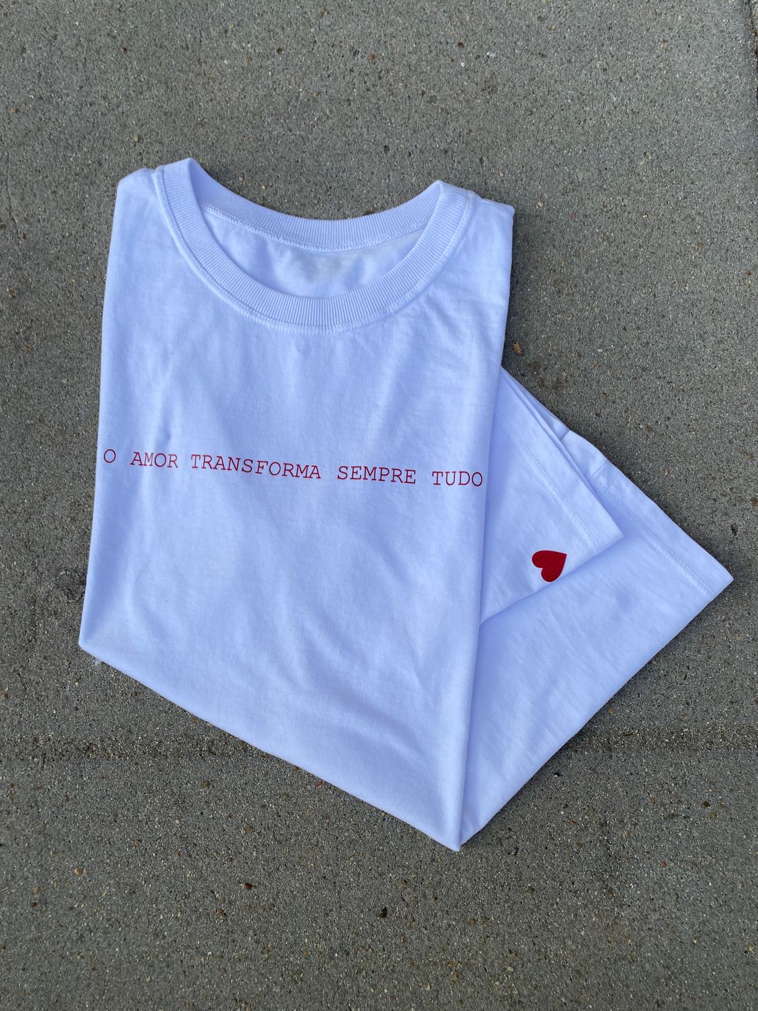 Tshirt Premium - O amor transforma sempre tudo - Branca Tshirt Premium - O amor transforma sempre tudo - Branca