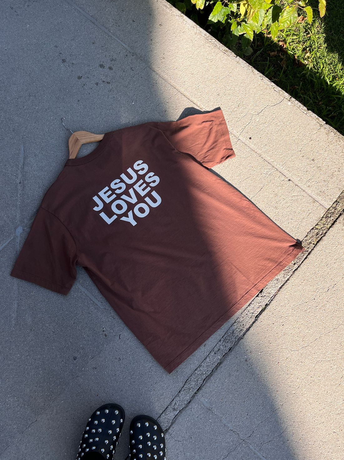 Tshirt Oversized - Jesus loves You - Marrom Tshirt Oversized - Jesus loves You - Marrom