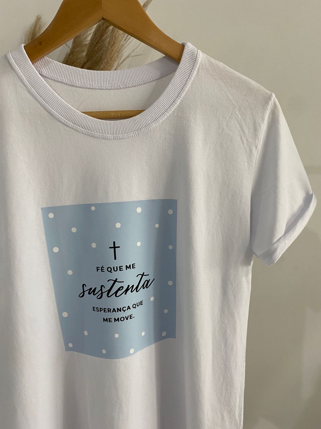 Tshirt Premium - Fé que me sustenta - Off White Tshirt Premium - Fé que me sustenta - Off White