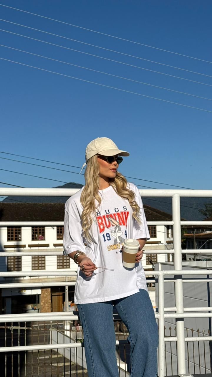 T-shirt Oversized - Pernalonga DTF - Off White