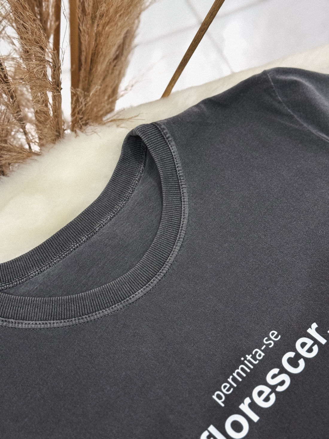 Tshirt Premium - Permita-se Florescer - Cinza estonado Tshirt Premium - Permita-se Florescer - Cinza estonado