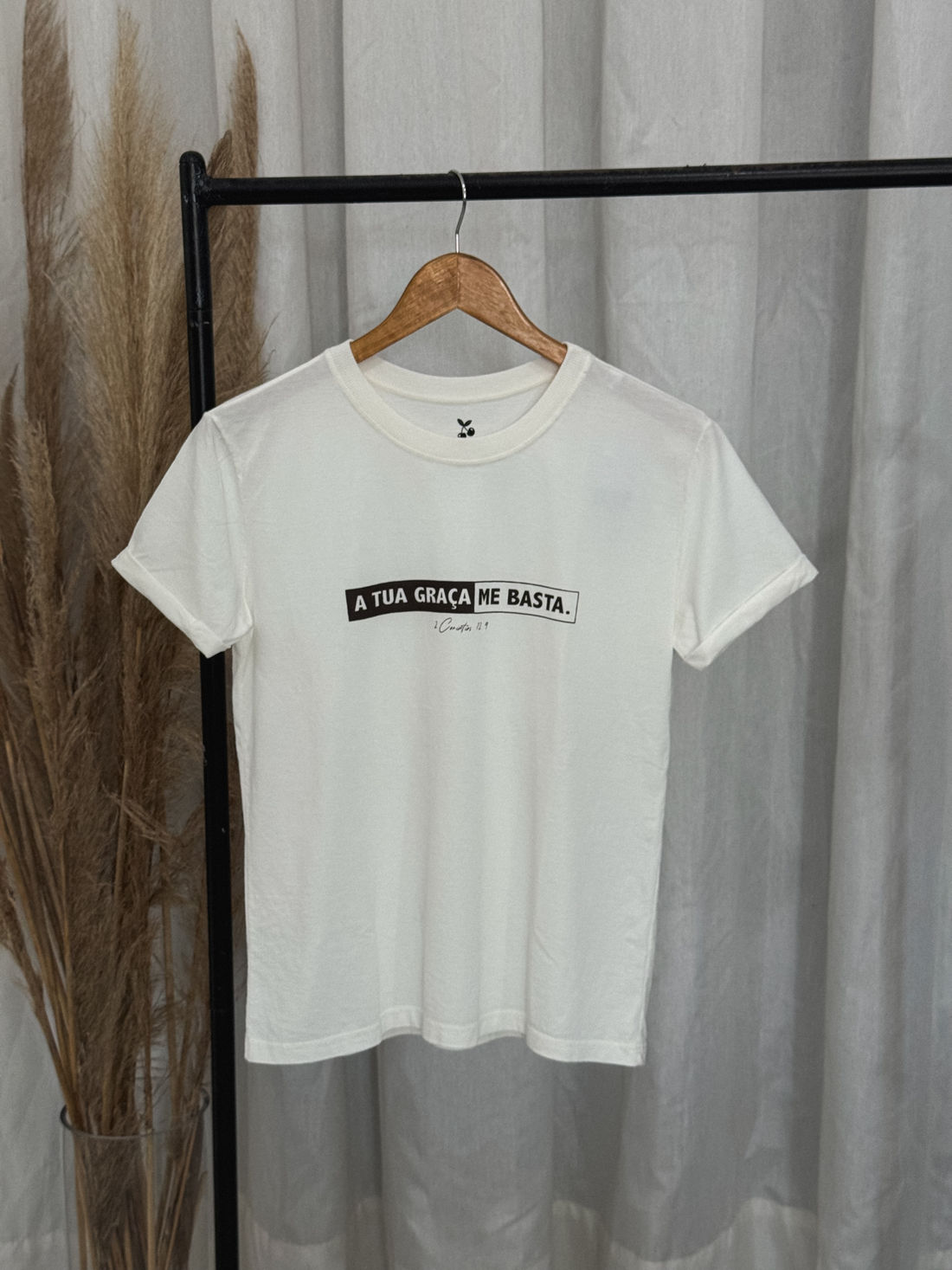 Tshirt Premium - Tua graça me basta - Off White Tshirt Premium - Tua graça me basta - Off White