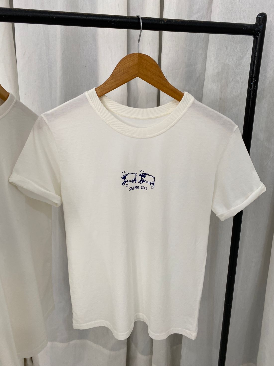 Tshirt Premium - Salmos 23:1 Ovelhinha - Off White Tshirt Premium - Salmos 23:1 Ovelhinha - Off White