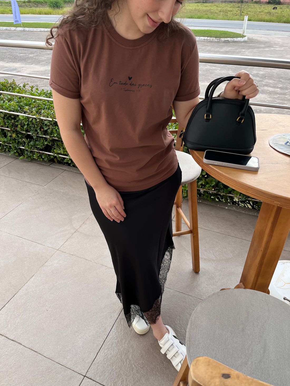 Tshirt Premium - Em tudo dai Graças - Marrom Tshirt Premium - Em tudo dai Graças - Marrom