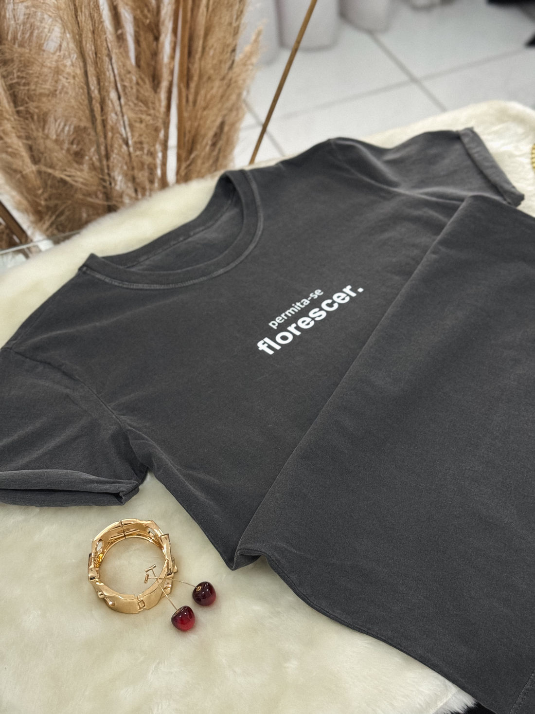 Tshirt Premium - Permita-se Florescer - Cinza estonado Tshirt Premium - Permita-se Florescer - Cinza estonado