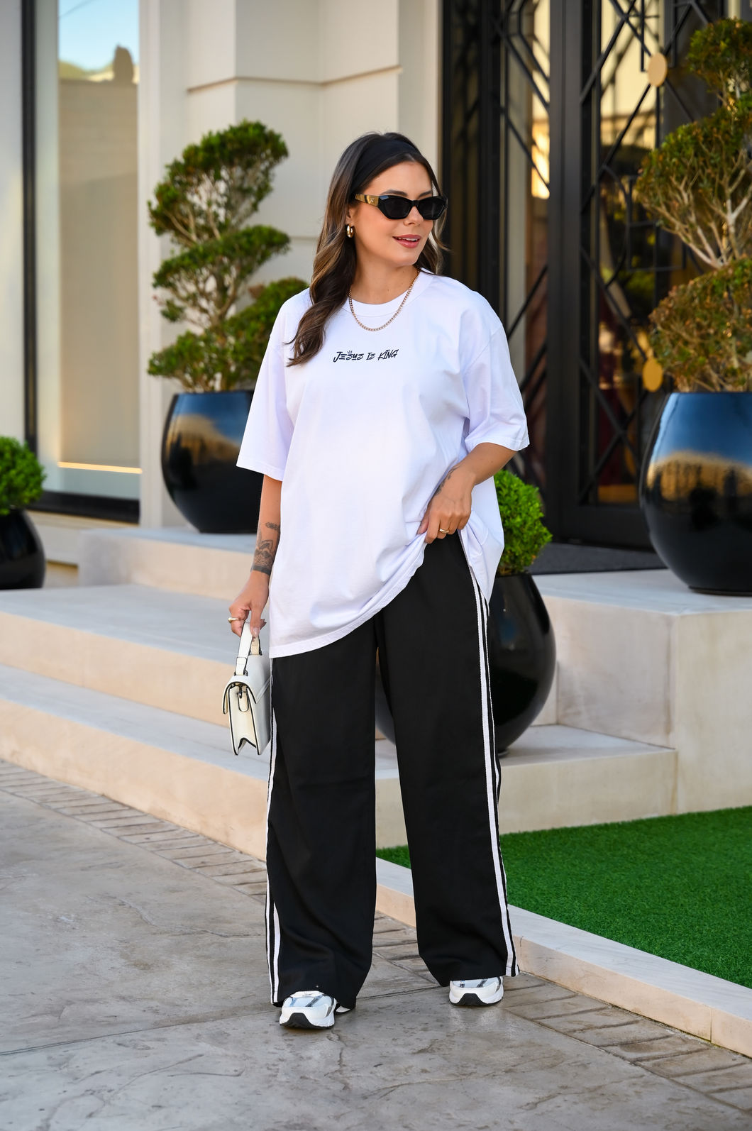 T-shirt Oversized - Jesus is King - Branca