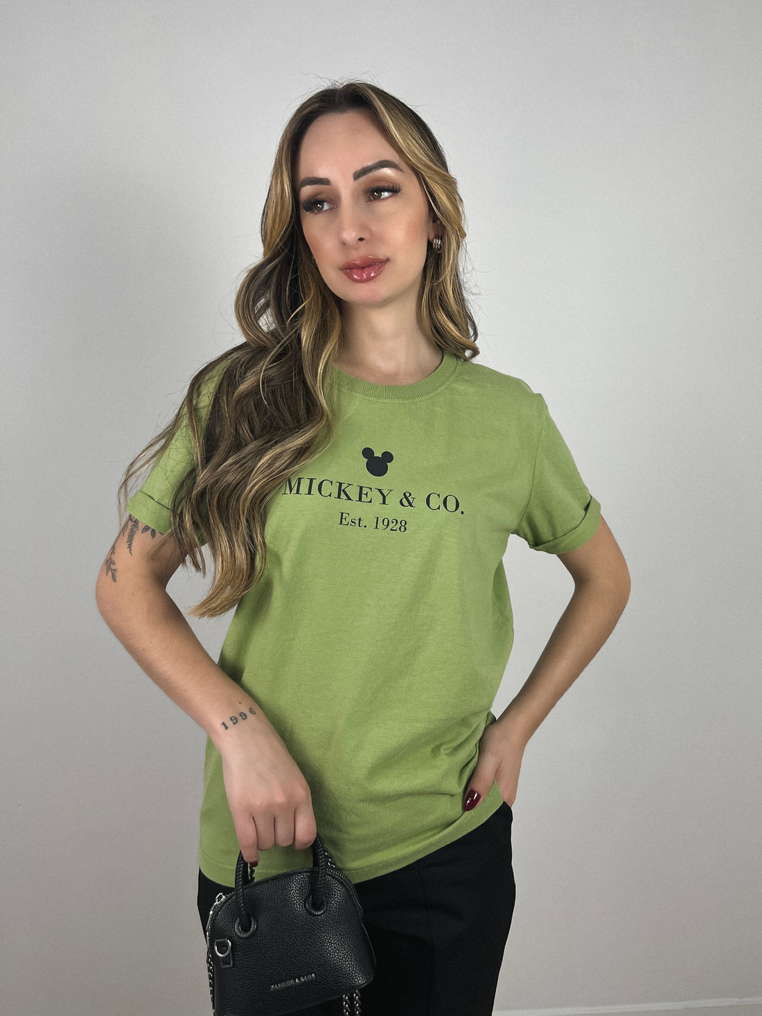 Tshirt Premium - Mickey&Co - Verde Envelhecido Tshirt Premium - Mickey&Co - Verde Envelhecido