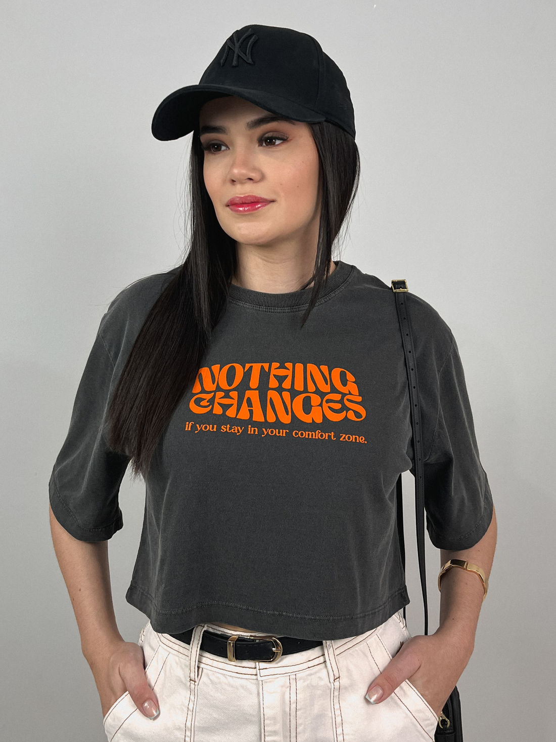 Cropped Oversized - Nothing Changes - Cinza Estonado Cropped Oversized - Nothing Changes - Cinza Estonado