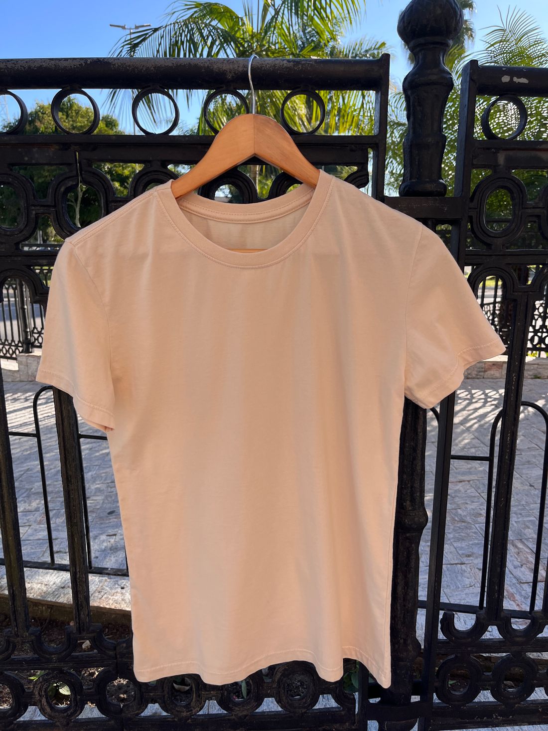 T-shirt Basic Lisa - Bege T-shirt Basic Lisa - Bege