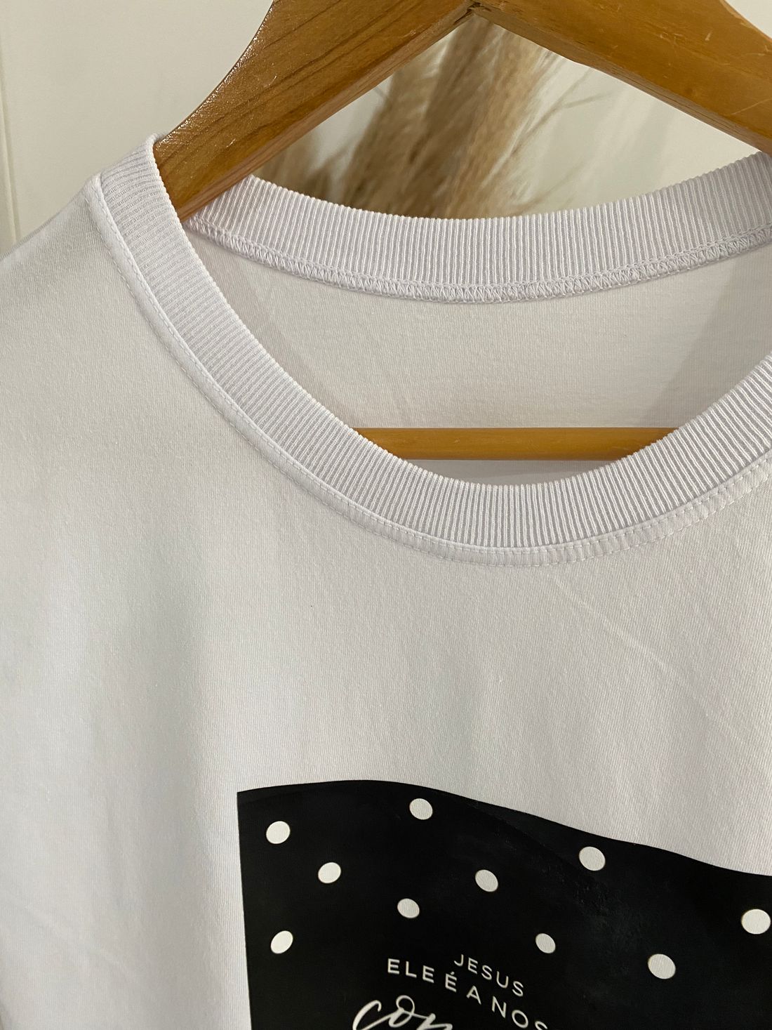 Tshirt Premium - ELE é a nossa conexão - Off White Tshirt Premium - ELE é a nossa conexão - Off White