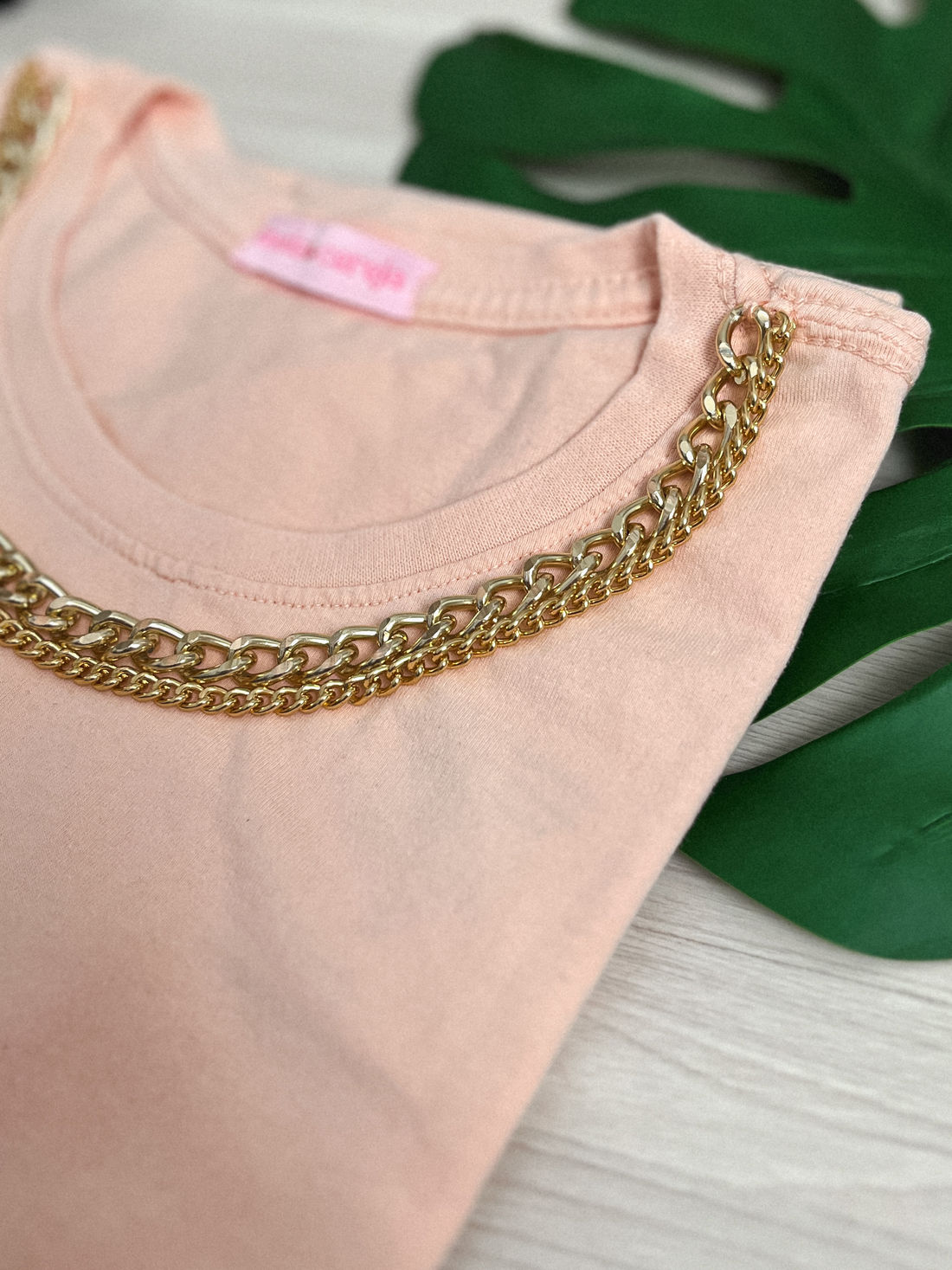 Tshirt Basic - Detalhe de corrente - Salmão Tshirt Basic - Detalhe de corrente - Salmão