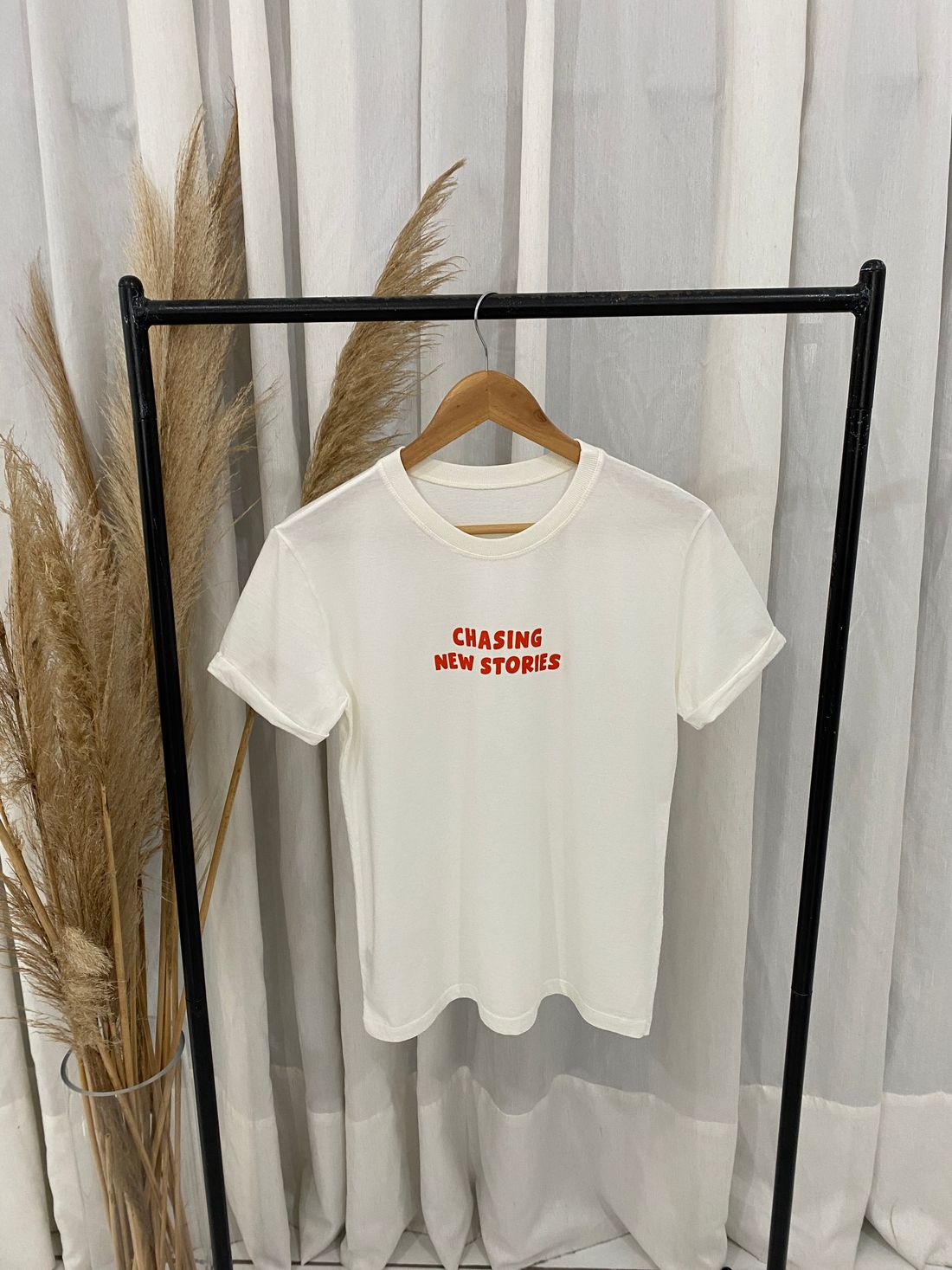 Tshirt Premium - Chasing New Stories - Off White
