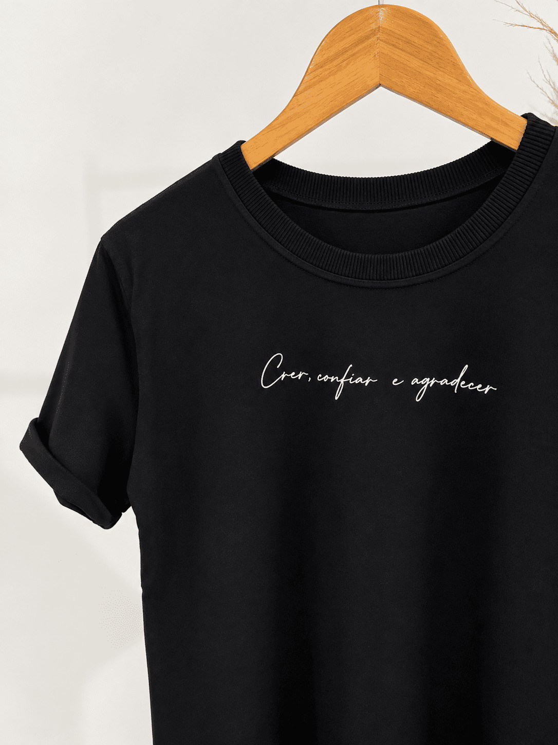 Tshirt Premium - Crer Confiar e Agradecer - Preta Tshirt Premium - Crer Confiar e Agradecer - Preta
