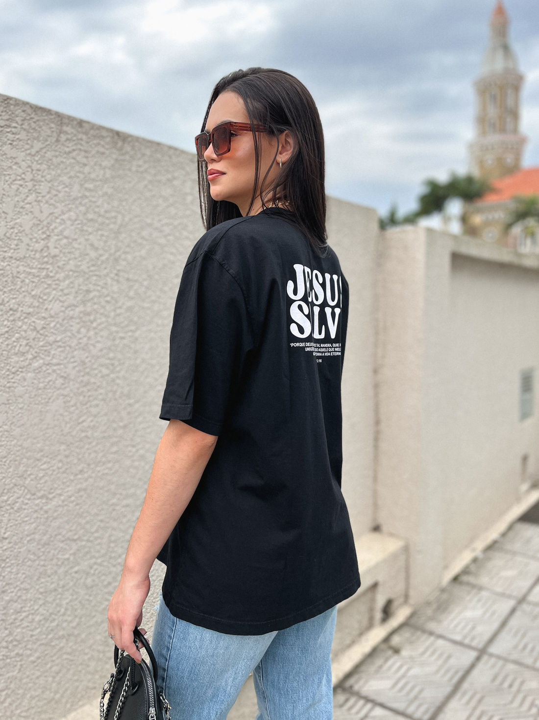 Tshirt Oversized - Jesus salva - Preta Tshirt Oversized - Jesus salva - Preta