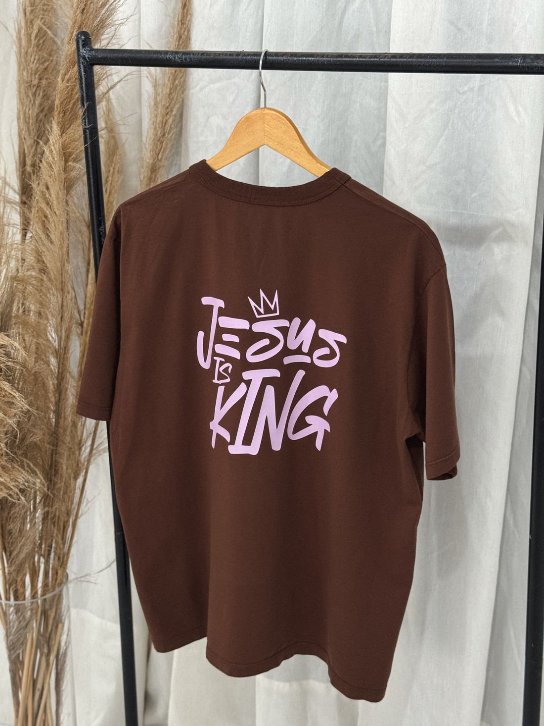 T-shirt Oversized - Jesus is King - Marrom