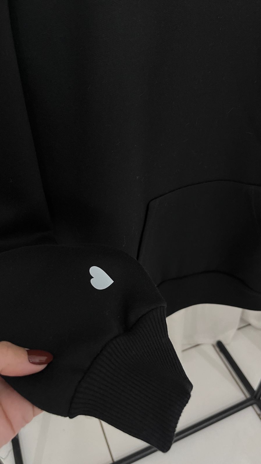 Blusa de Moletom Com Touca e Bolso - Estampado Frase - Preto Blusa de Moletom Com Touca e Bolso - Estampado Frase - Preto