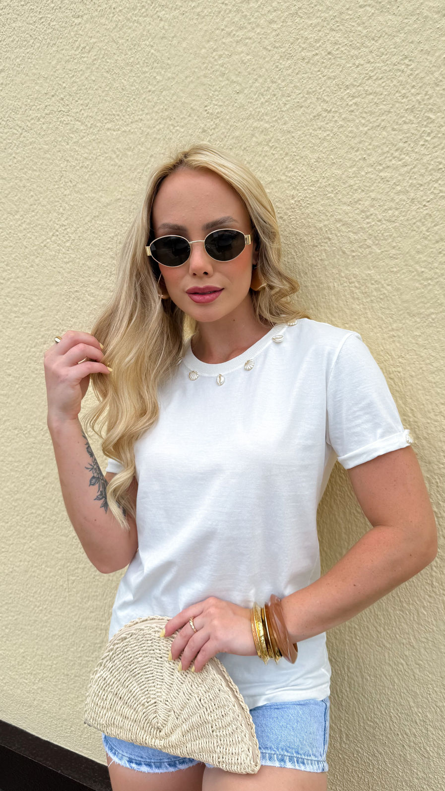 Tshirt Premium - Com aplicação de concha - Off White Tshirt Premium - Com aplicação de concha - Off White