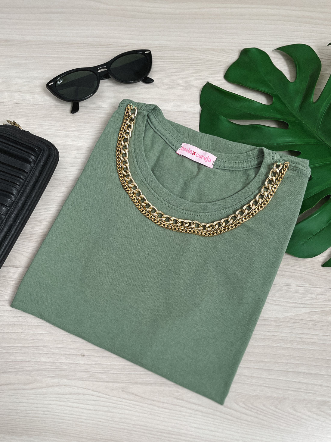 Tshirt Basic - Detalhe de corrente - Verde Oliva Tshirt Basic - Detalhe de corrente - Verde Oliva