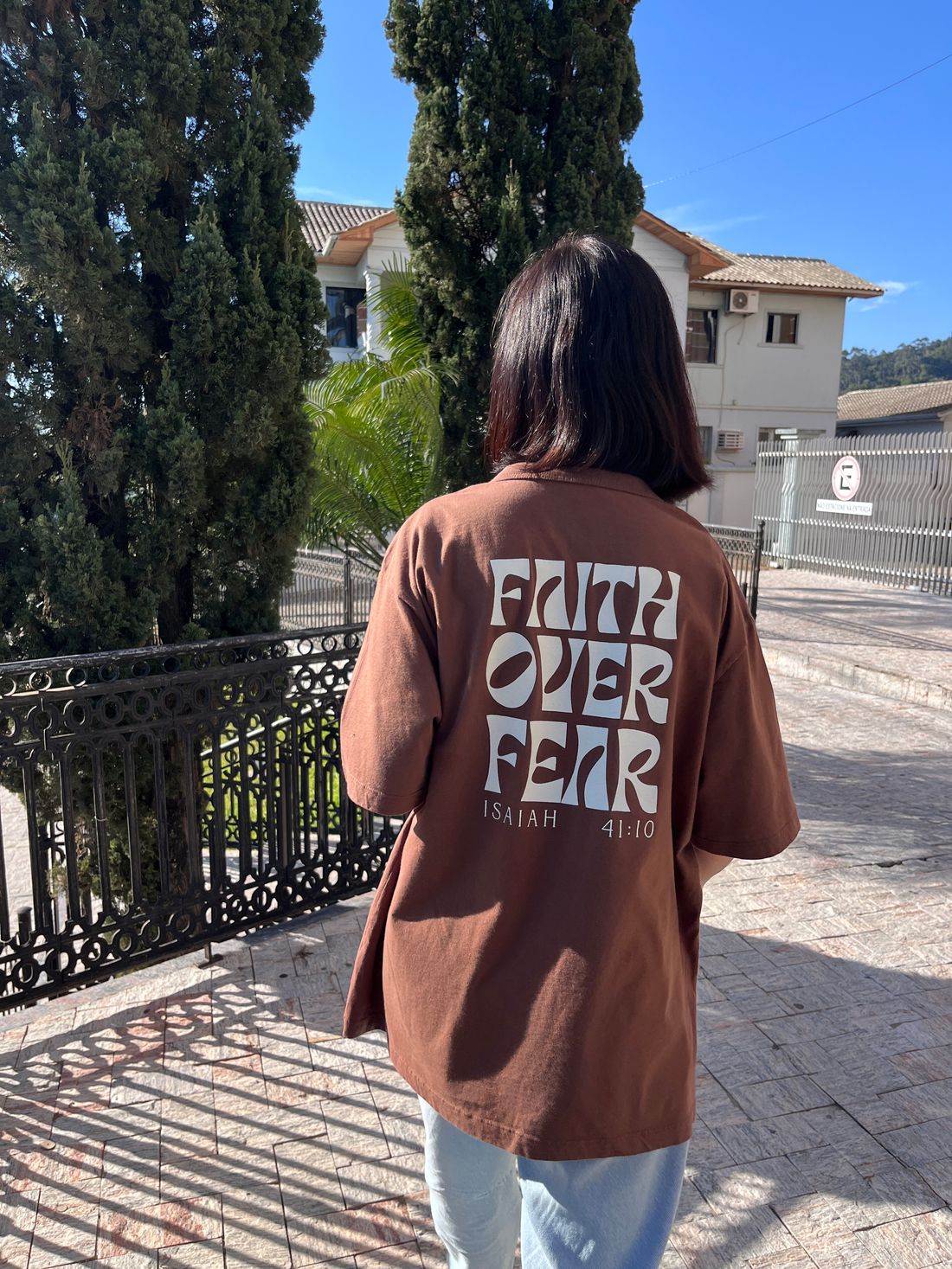 Tshirt Oversized - Isaiah 41:10 - Marrom Tshirt Oversized - Isaiah 41:10 - Marrom