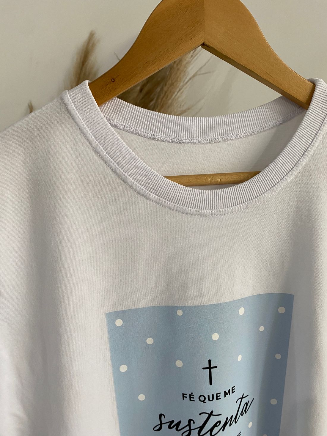 Tshirt Premium - Fé que me sustenta - Off White Tshirt Premium - Fé que me sustenta - Off White