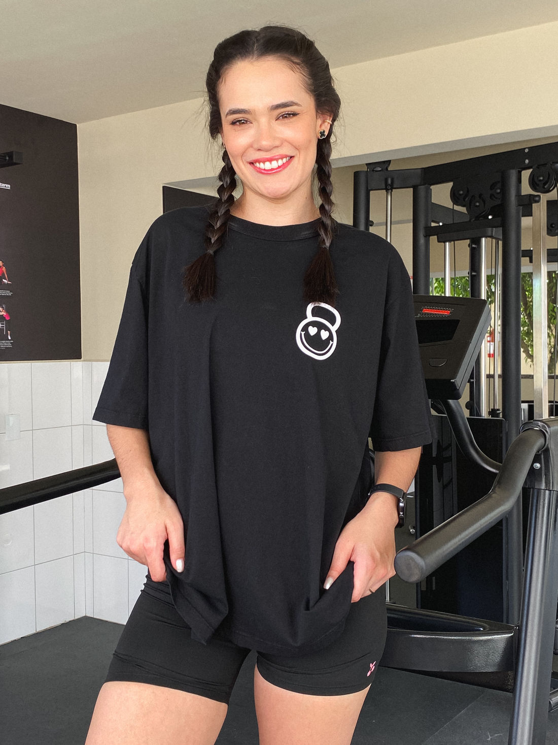 Tshirt Oversized - Peso sorrindo - Preto