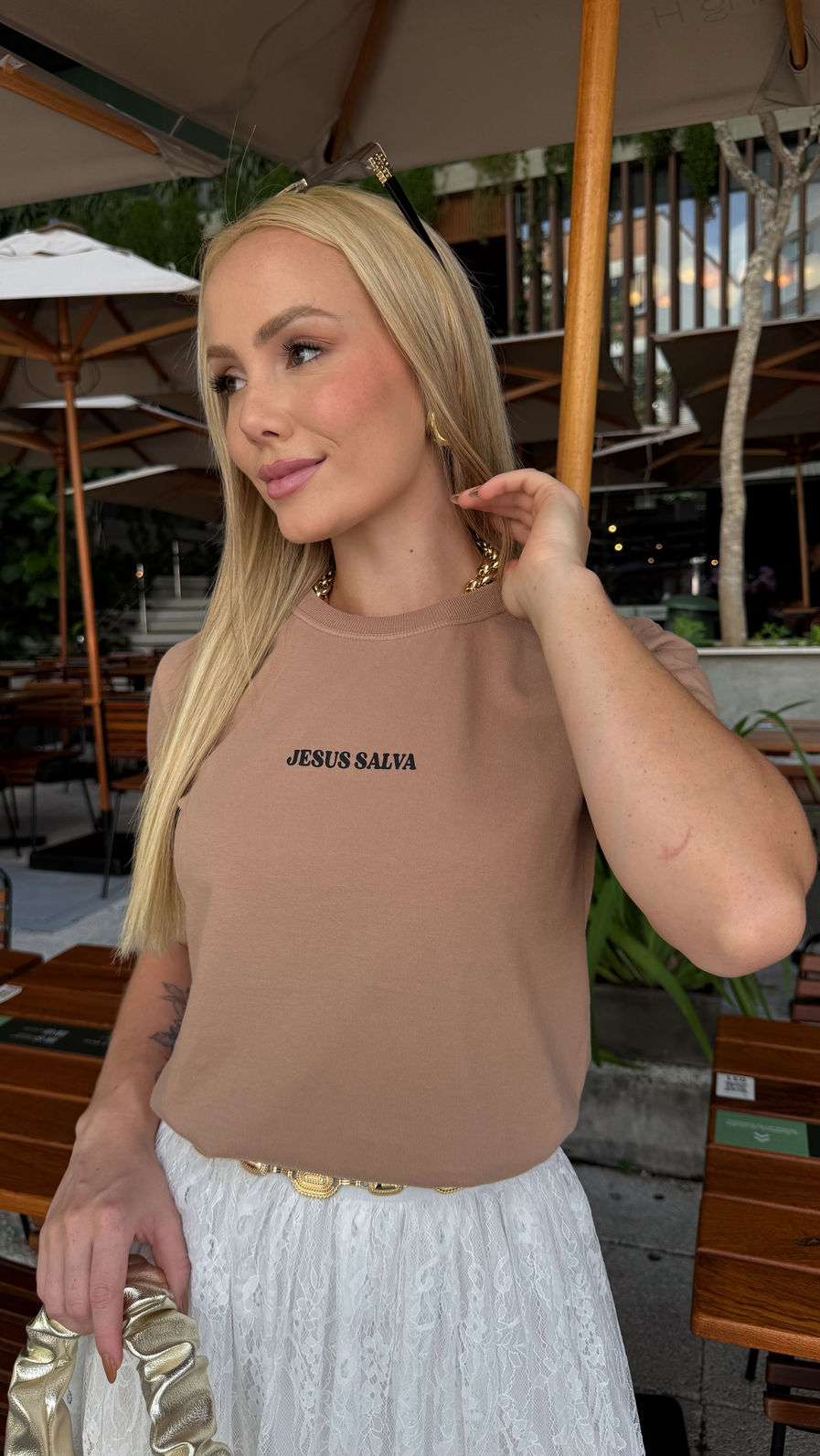 Tshirt Premium - Jesus Salva - Marrom Claro Tshirt Premium - Jesus Salva - Marrom Claro