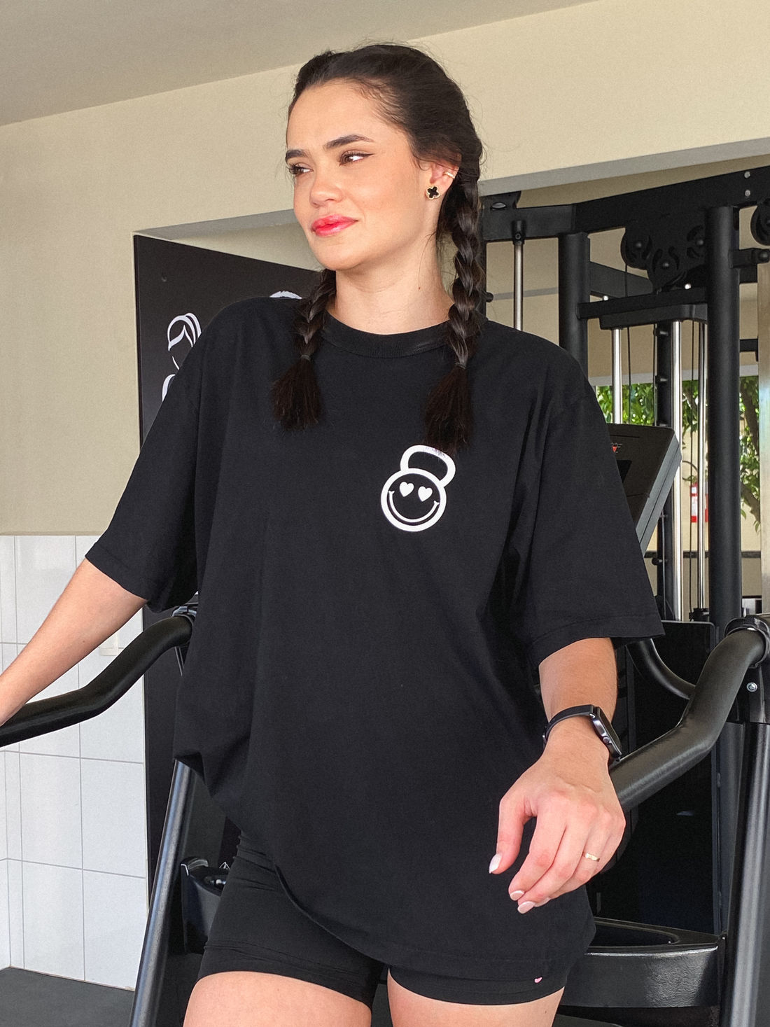 Tshirt Oversized - Peso sorrindo - Preto