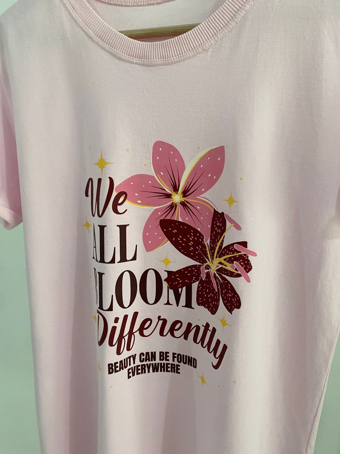 Tshirt Premium - We all Bloom - Rosa Tshirt Premium - We all Bloom - Rosa