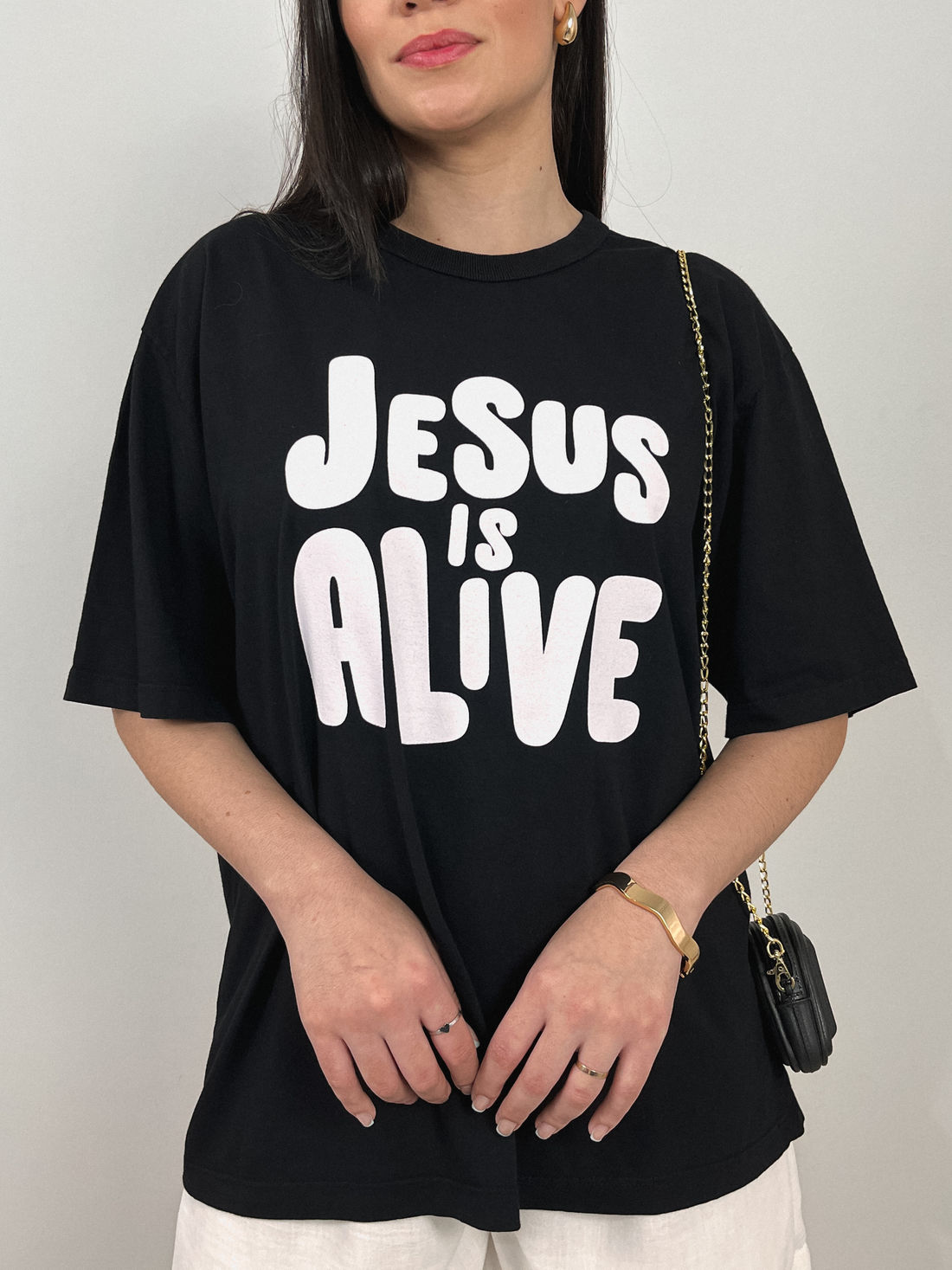 Tshirt Oversized - Jesus is Alive - Preto