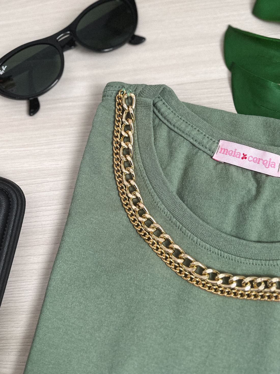 Tshirt Basic - Detalhe de corrente - Verde Oliva Tshirt Basic - Detalhe de corrente - Verde Oliva